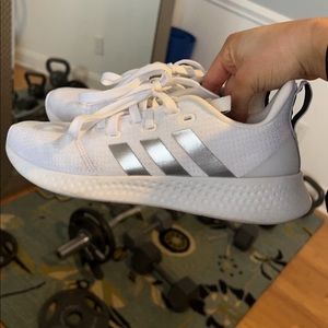 White Adidas sneaks